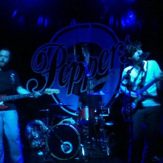 Photo taken at Peppers by Flávia on 10/12/2011