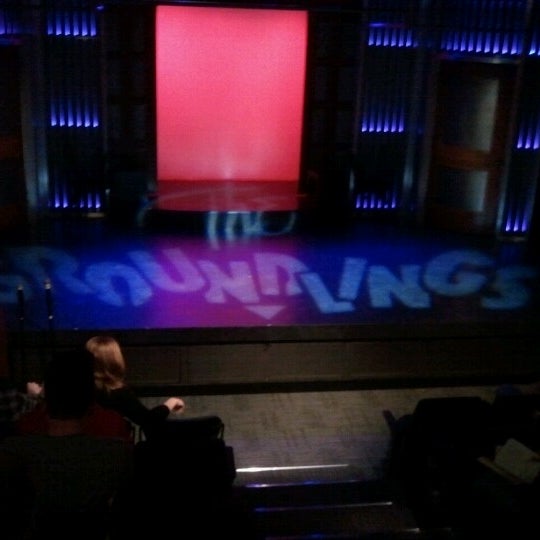 รูปภาพถ่ายที่ The Groundlings Theatre โดย M.R. K. เมื่อ 7/28/2012
