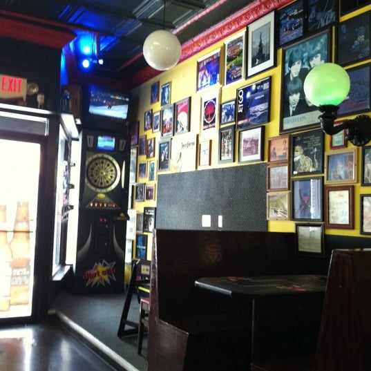 รูปภาพถ่ายที่ Mac&#39;s Pizza Pub โดย Cindy S. เมื่อ 7/30/2011