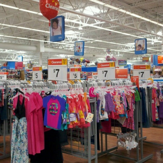 Walmart Supercenter Fenton에서 대형 매장일