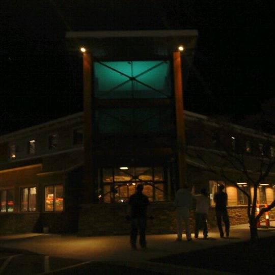 Foto diambil di Mineral City Mill &amp; Grill oleh Gary K. pada 9/1/2011