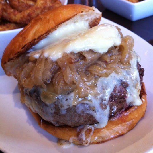 รูปภาพถ่ายที่ 5 Napkin Burger โดย Franco C. เมื่อ 2/10/2012