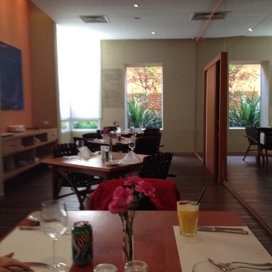 6/30/2012 tarihinde Peter K.ziyaretçi tarafından Jorge Restaurante'de çekilen fotoğraf