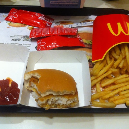 Foto tomada en McDonald&#39;s  por Babar S. el 4/18/2012