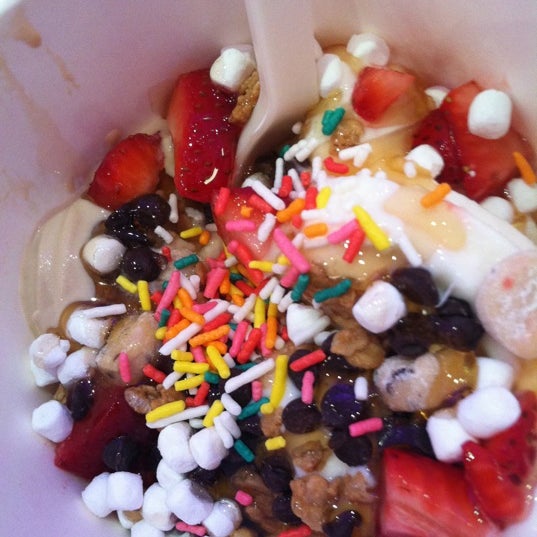 รูปภาพถ่ายที่ myMochi Frozen Yogurt โดย Hannah H. เมื่อ 4/24/2012