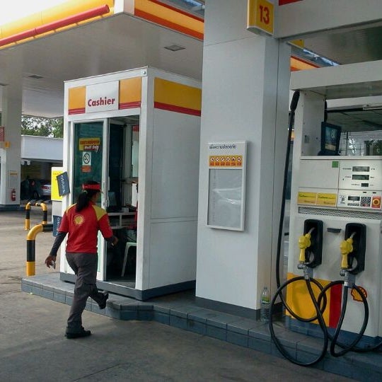 Photo taken at Shell by Freelife Chin on 5/16/2012
