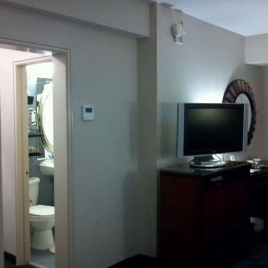 3/23/2012 tarihinde Alana M.ziyaretçi tarafından Capitol Hill Hotel'de çekilen fotoğraf