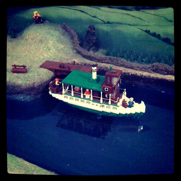 รูปภาพถ่ายที่ Legoland Discovery Centre โดย Simon W. เมื่อ 11/25/2011