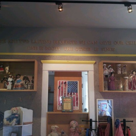 Photo taken at Children&#39;s Museum by Dionne D. on 1/7/2012