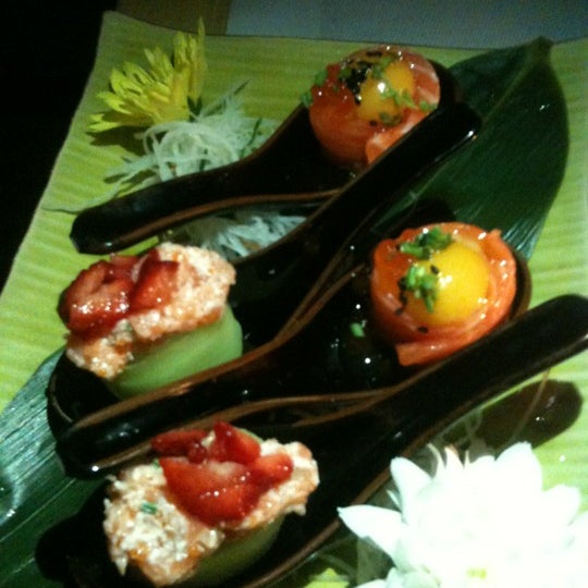 Foto tirada no(a) Bento Sushi Restaurant por Paola P. em 11/18/2011