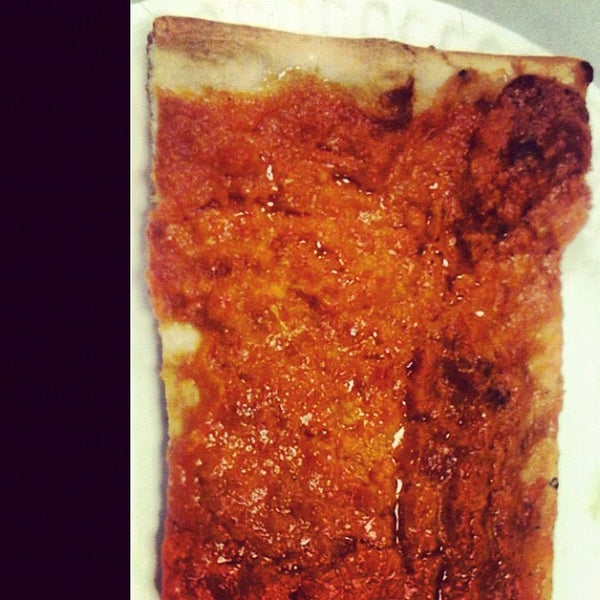Foto tirada no(a) Valducci&#39;s Pizza and Catering por Chelle . em 3/14/2012