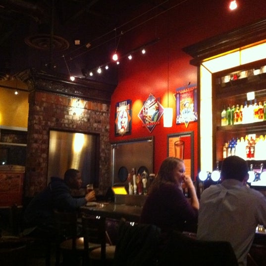 รูปภาพถ่ายที่ BJ&#39;s Restaurant &amp; Brewhouse โดย Sarah F. เมื่อ 11/22/2011