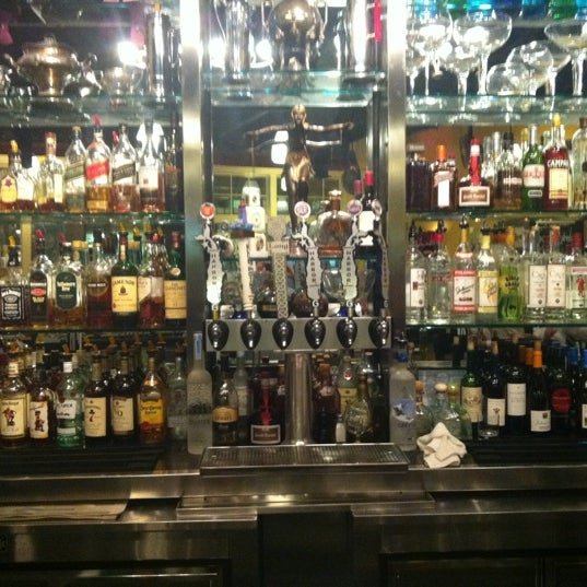 Foto scattata a Dark Horse Restaurant &amp; Bar da JP C. il 11/24/2011