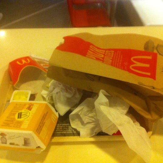 รูปภาพถ่ายที่ McDonald&#39;s โดย Joeri P. เมื่อ 11/16/2011