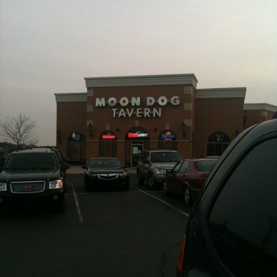 Foto tirada no(a) Moon Dog Tavern por Eva L. em 3/19/2011