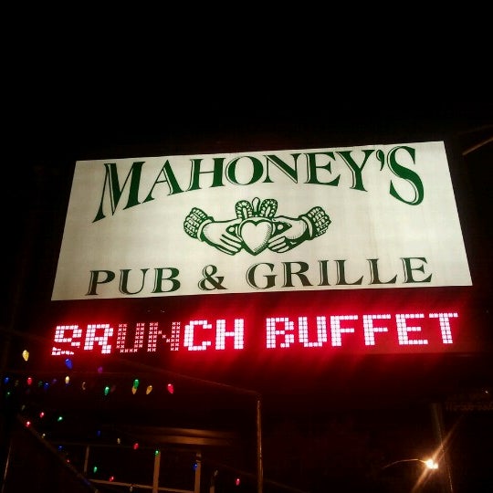Снимок сделан в Mahoney&#39;s Pub &amp; Grille пользователем ABC 6/14/2012