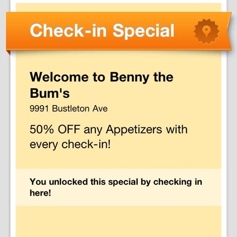 รูปภาพถ่ายที่ Benny the Bum&#39;s โดย &#39;Denis S. เมื่อ 8/19/2011