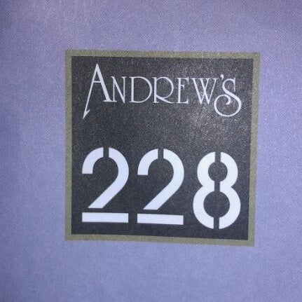 รูปภาพถ่ายที่ Andrew&#39;s 228 โดย Jim G. เมื่อ 11/22/2011