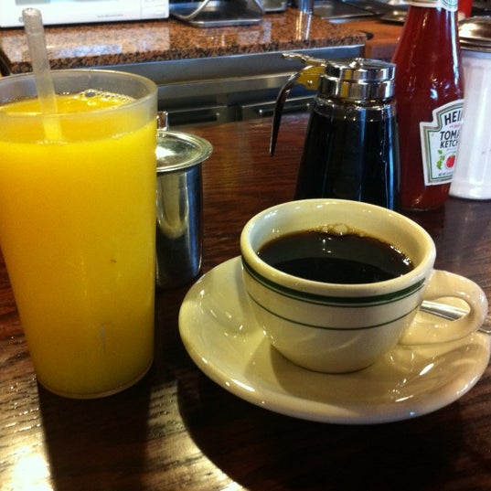 รูปภาพถ่ายที่ Terrace Coffee Shop โดย Sangraal A. เมื่อ 2/24/2012