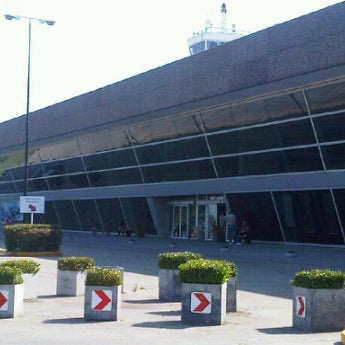 Photo taken at Rosario - Islas Malvinas International Airport (ROS) by Elisa on 11/5/2011