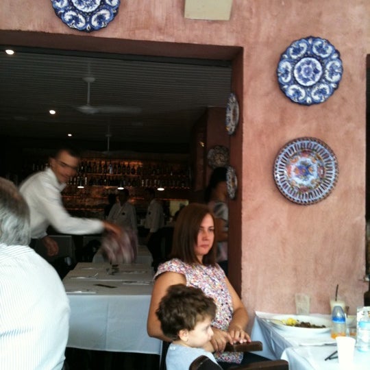 Photo taken at Restaurante Dona Florinda by Carlos F. on 1/29/2012
