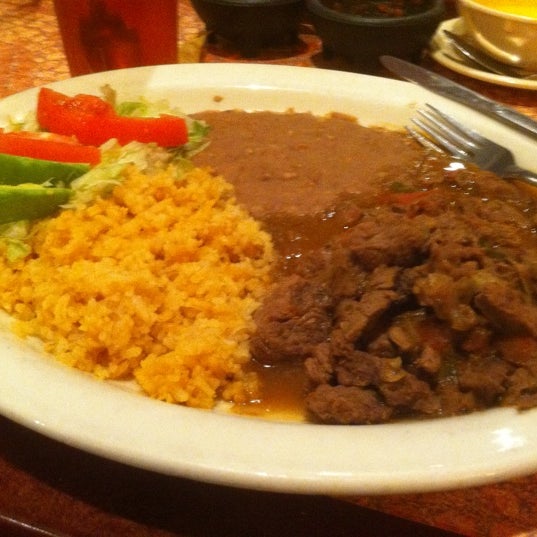 Foto diambil di Los Barrios Mexican Restaurant oleh Courtney S. pada 9/19/2011