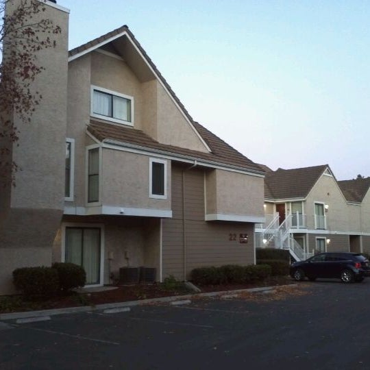 Photo taken at Residence Inn Sunnyvale Silicon Valley I by Jinyoung P. on 12/6/2011