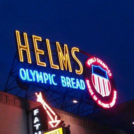 Foto tirada no(a) Helms Bakery District por Bill G. em 11/11/2011