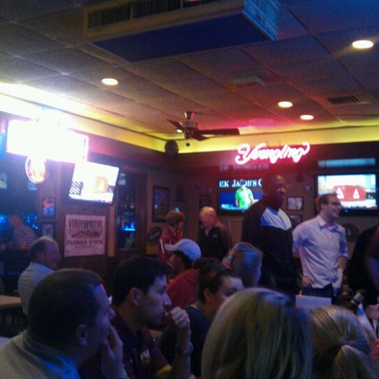 1/27/2012 tarihinde Jeff B.ziyaretçi tarafından Tomahawk Sports Bar &amp; Grill'de çekilen fotoğraf