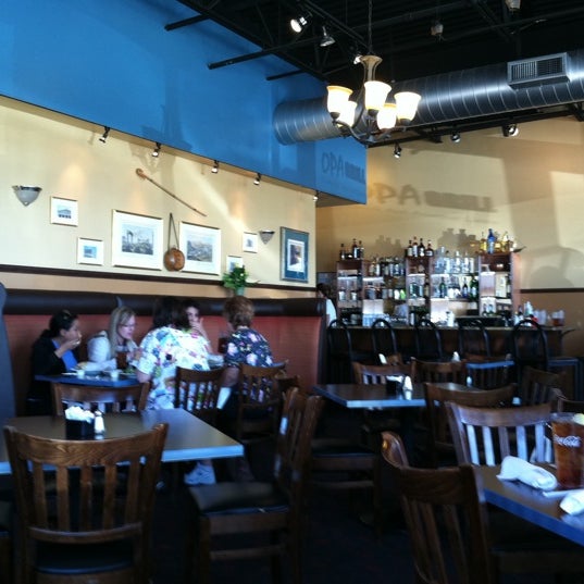 Das Foto wurde bei Opa Grill • Greek &amp; American Restaurant von heather l. am 9/29/2011 aufgenommen