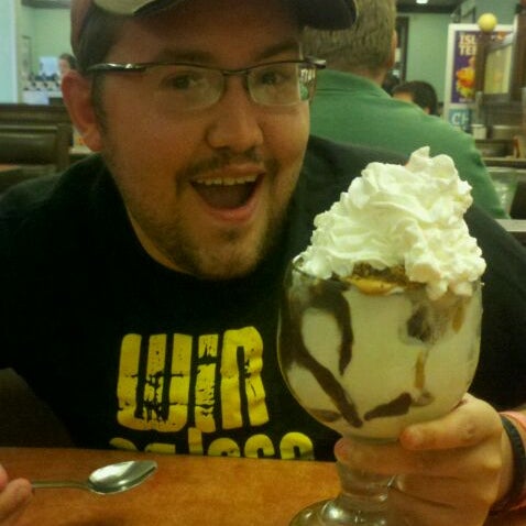 Photo taken at Friendly&#39;s by Alexandra D. on 8/4/2011