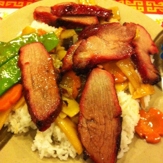 8/30/2011 tarihinde Kim D.ziyaretçi tarafından Din Ho Chinese BBQ'de çekilen fotoğraf