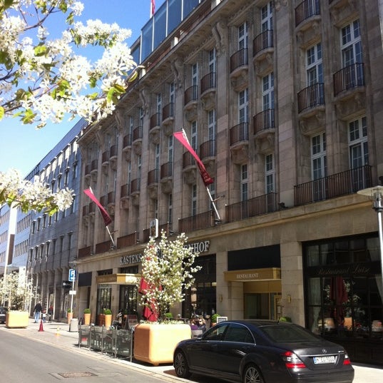 รูปภาพถ่ายที่ Kastens Hotel Luisenhof โดย Marc B. เมื่อ 10/4/2011