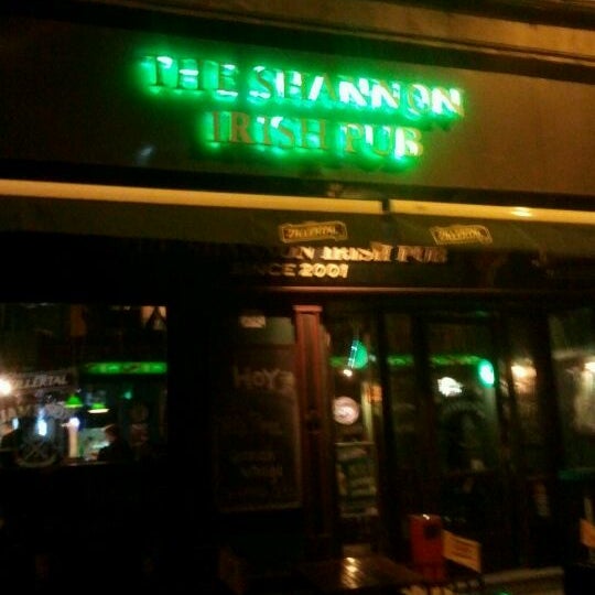 Снимок сделан в The Shannon Irish Pub пользователем Alisson R. 3/28/2012