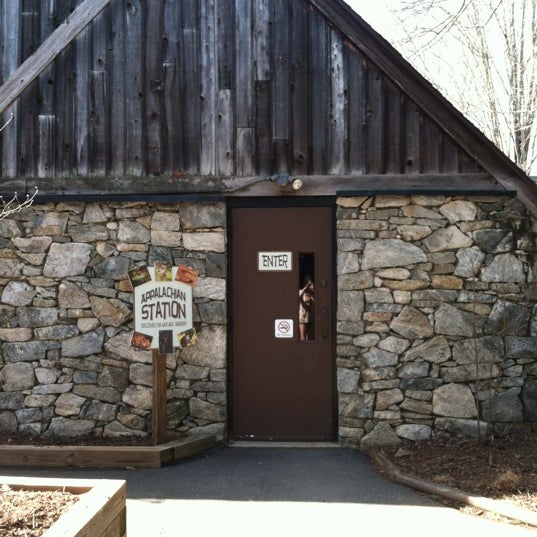 Foto tirada no(a) Western North Carolina Nature Center por Elyse C. em 3/1/2012