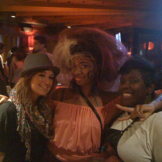 3/31/2012 tarihinde CheyOnna S.ziyaretçi tarafından Mandarin Lounge'de çekilen fotoğraf