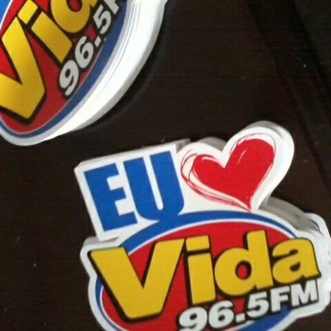 รูปภาพถ่ายที่ Rádio Vida FM 96.5 โดย Erick G. เมื่อ 6/21/2012