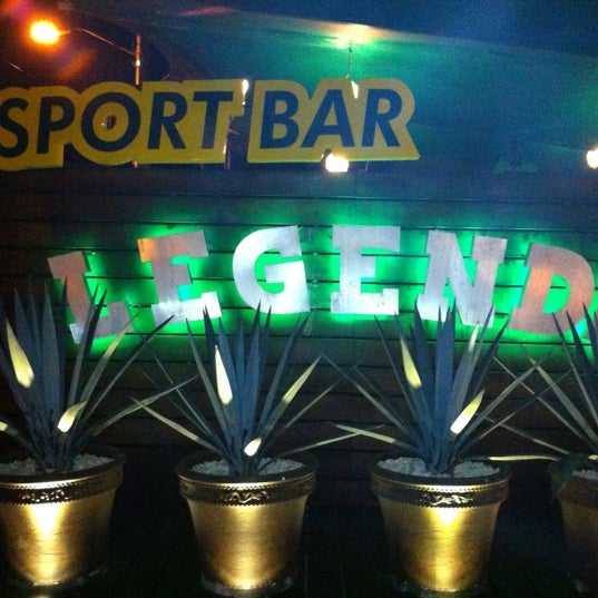 Foto tirada no(a) Legends Sports Bar &amp; Grill por Daniel K. em 7/17/2012