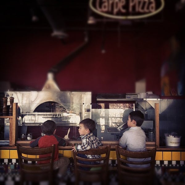 Foto tirada no(a) Proto&#39;s Pizza-Lafayette por Zach W. em 11/12/2011