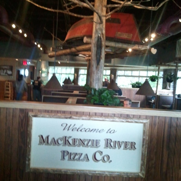 9/16/2011 tarihinde Arcyziyaretçi tarafından MacKenzie River Pizza, Grill &amp; Pub'de çekilen fotoğraf