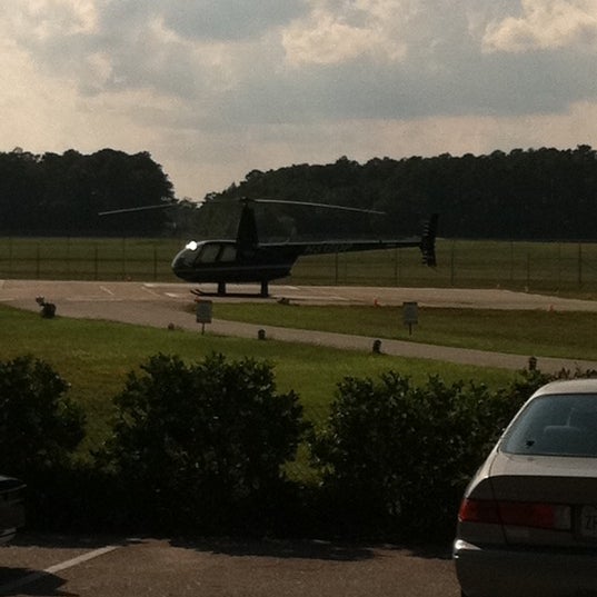 Foto diambil di Huffman Helicopters oleh Garrett W. pada 9/28/2011
