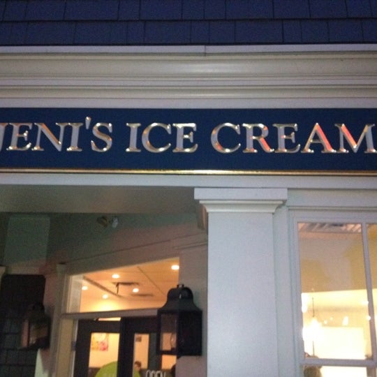 Снимок сделан в Jeni&#39;s Splendid Ice Creams пользователем Shayne C. 4/29/2012