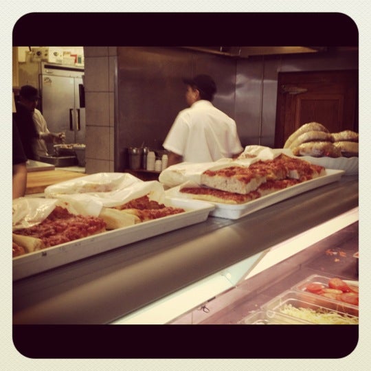 1/20/2012 tarihinde Amanda A.ziyaretçi tarafından Marzullo&#39;s Restaurant, Café &amp; Caterers'de çekilen fotoğraf