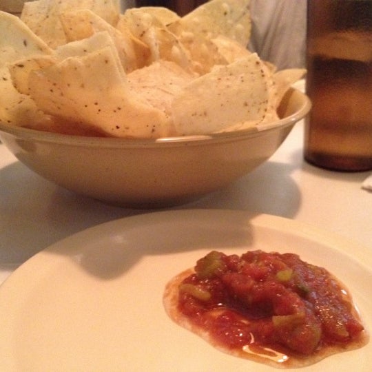 2/16/2012 tarihinde Lang Y.ziyaretçi tarafından Tee Pee Mexican Food'de çekilen fotoğraf