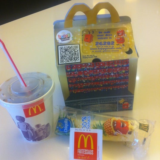 Photo taken at McDonald&#39;s by Pien W. on 7/26/2012