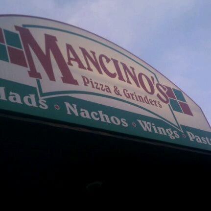 รูปภาพถ่ายที่ Mancino&#39;s Pizzas &amp; Grinders - Alma โดย Jeff S. เมื่อ 4/14/2012