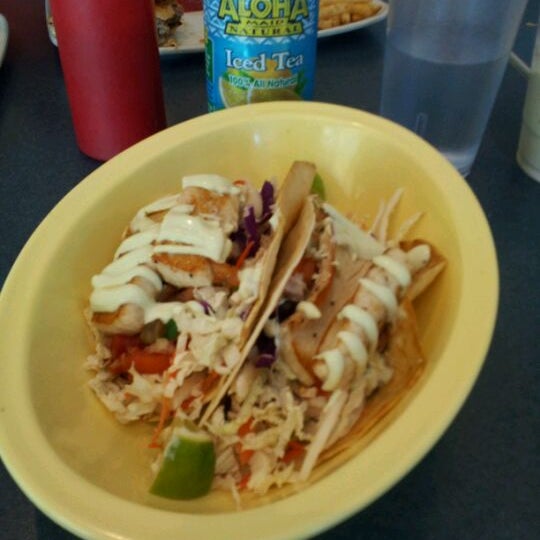 1/5/2012 tarihinde Ivanziyaretçi tarafından Kohala Burger &amp; Taco'de çekilen fotoğraf