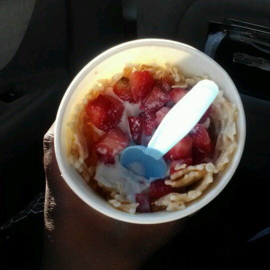 6/27/2012にDiamond M.がTutti Frutti Frozen Yogurtで撮った写真