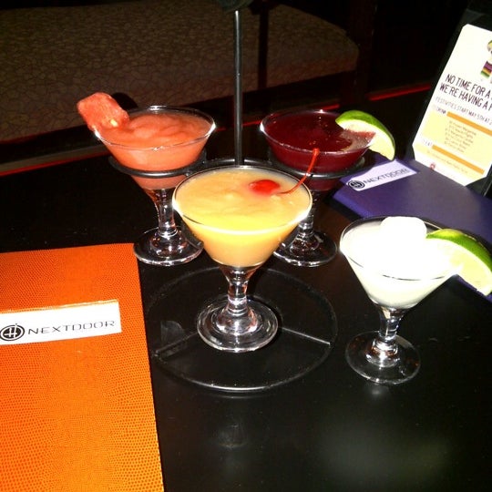 รูปภาพถ่ายที่ NextDoor Bar &amp; Lounge โดย Desiree R. เมื่อ 4/22/2012