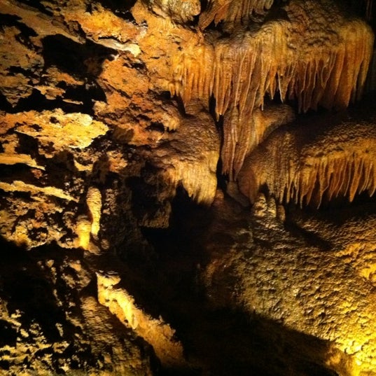 5/4/2012 tarihinde Puja M.ziyaretçi tarafından Talking Rocks Cavern'de çekilen fotoğraf